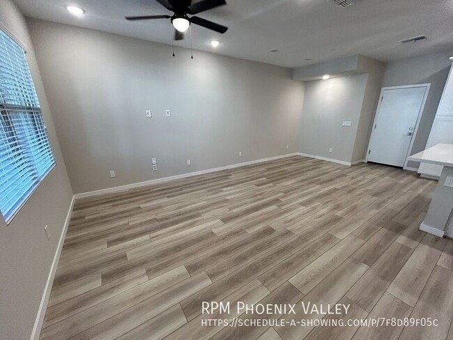 Building Photo - 3 Bed / 2.5 Bath Gilbert Townhome GATED Co...