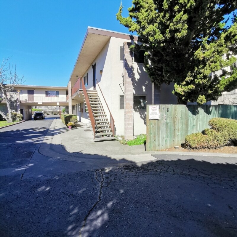 727 Bartlett Ave Unit 7, Hayward, CA 94541 Room for Rent in Hayward