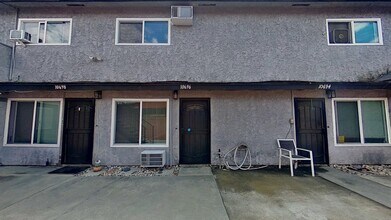 Building Photo - 10692 Oak St