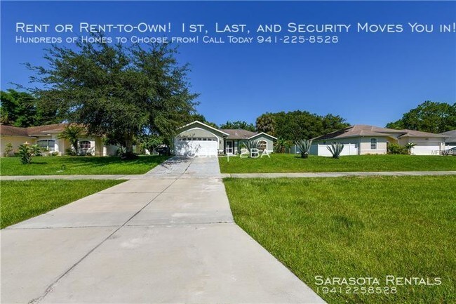 Foto del edificio - Split-plan Home on Large Lot Close to it All!
