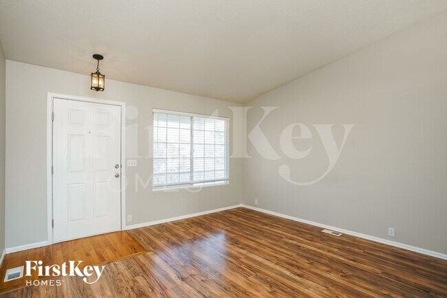 Foto del edificio - 8334 Silver Glen Dr