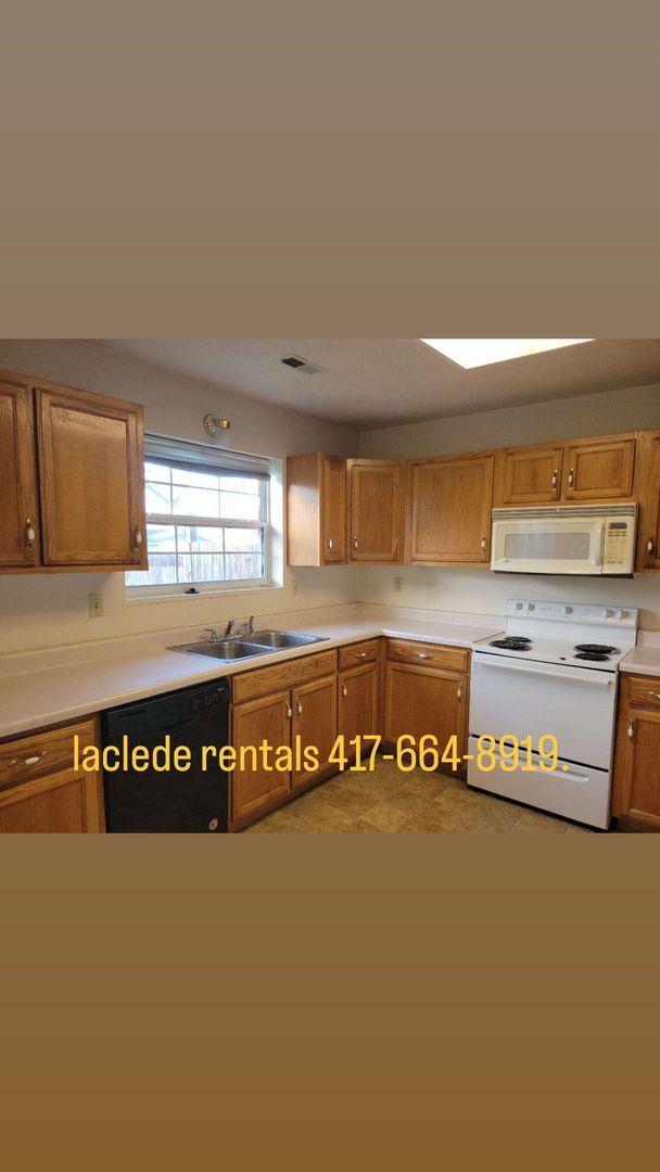 Foto del edificio - 3 BEDROOM 2.5 BATHROOM TOWNHOUSE FOR RENT-...