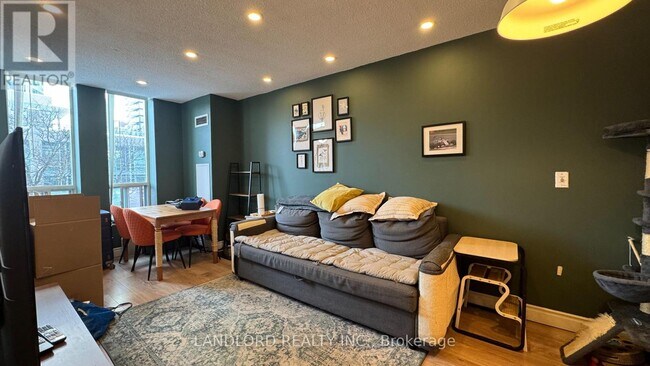 Photo du bâtiment - 28 Olive Ave