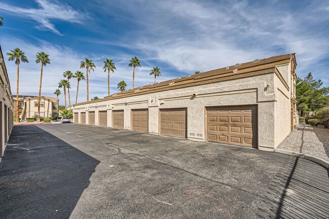 Building Photo - Fully Furnished 2 Bed/2 Bath Condo in Northwest Las Vegas!