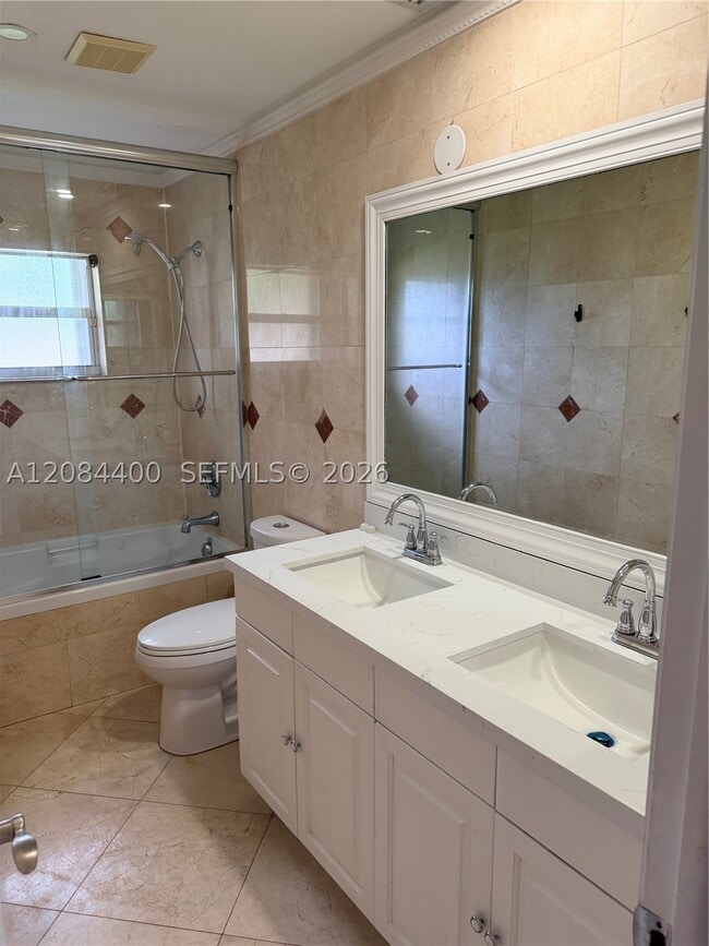 Building Photo - 16643 Golfview Dr