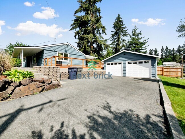 Foto del edificio - 4 Bed and 2 Bath Single-family Home Availa...