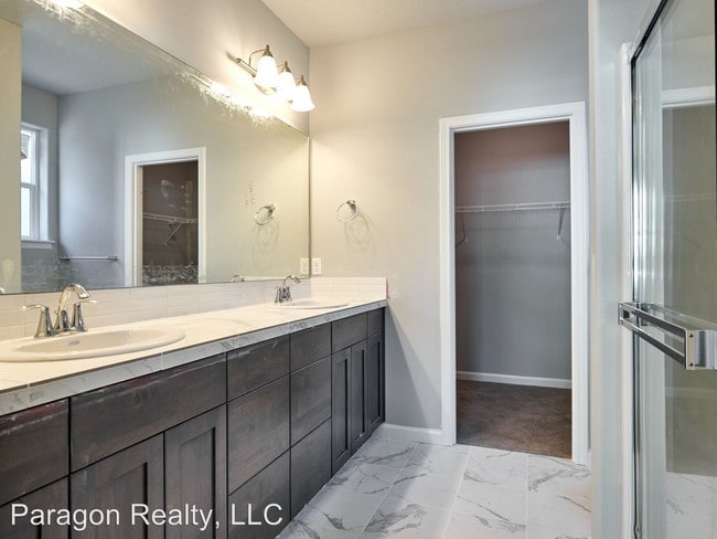 Building Photo - 4 br, 2.5 bath House - 1037 Water Ave. NE