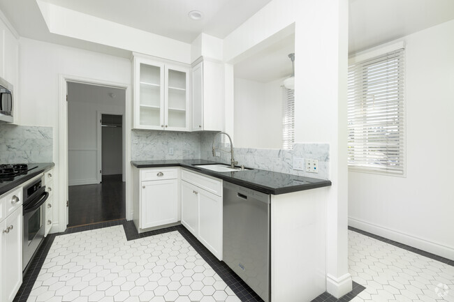 Kitchen - Doheny Sunset Apartments