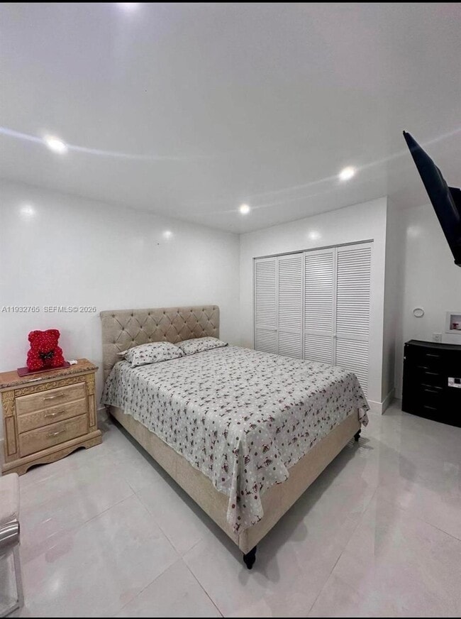 Building Photo - 1023 NW 3rd Ave