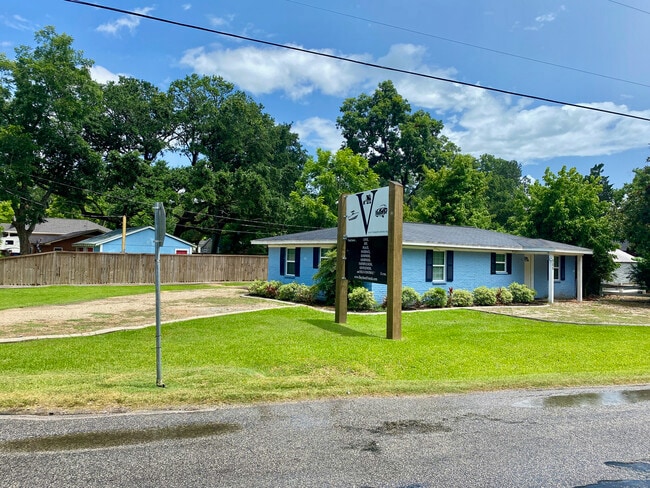 Building Photo - 305 Miles Rd