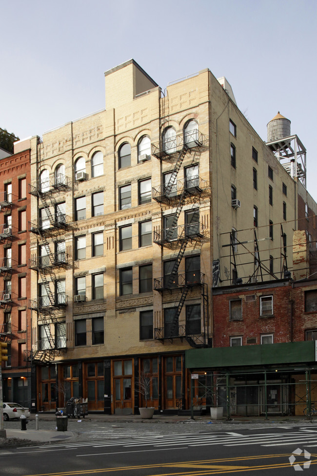 Primary Photo - 474 Greenwich St