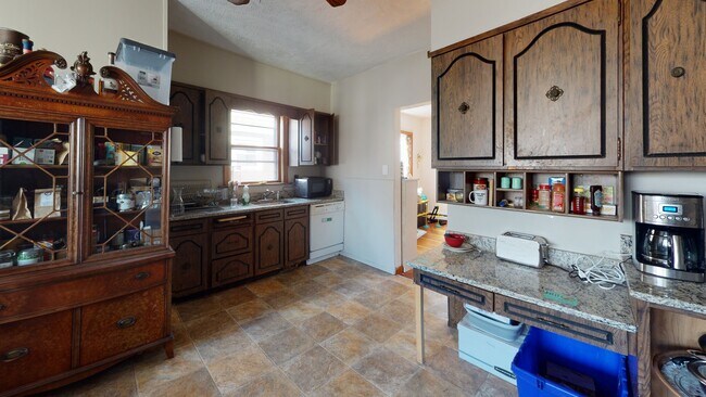 Building Photo - 111 Highland Rd