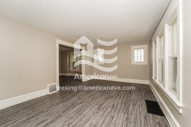 Foto del edificio - 1247 Hoover Pl NW