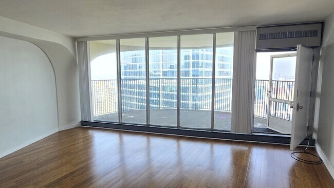 Foto del edificio - 300 N State St