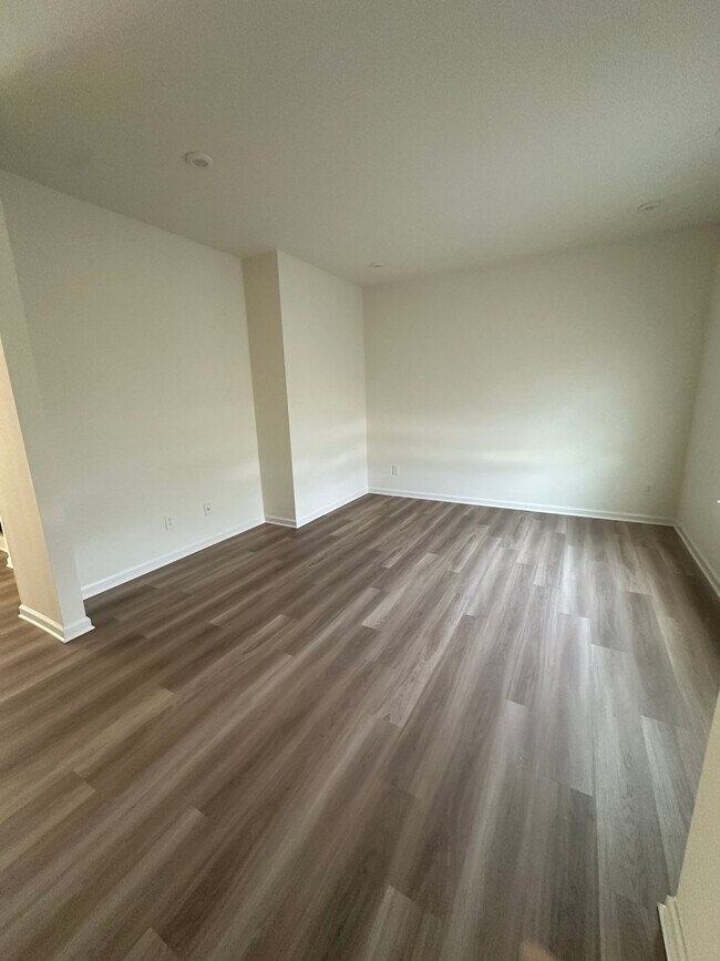 Foto del edificio - 423 Bassett Ln