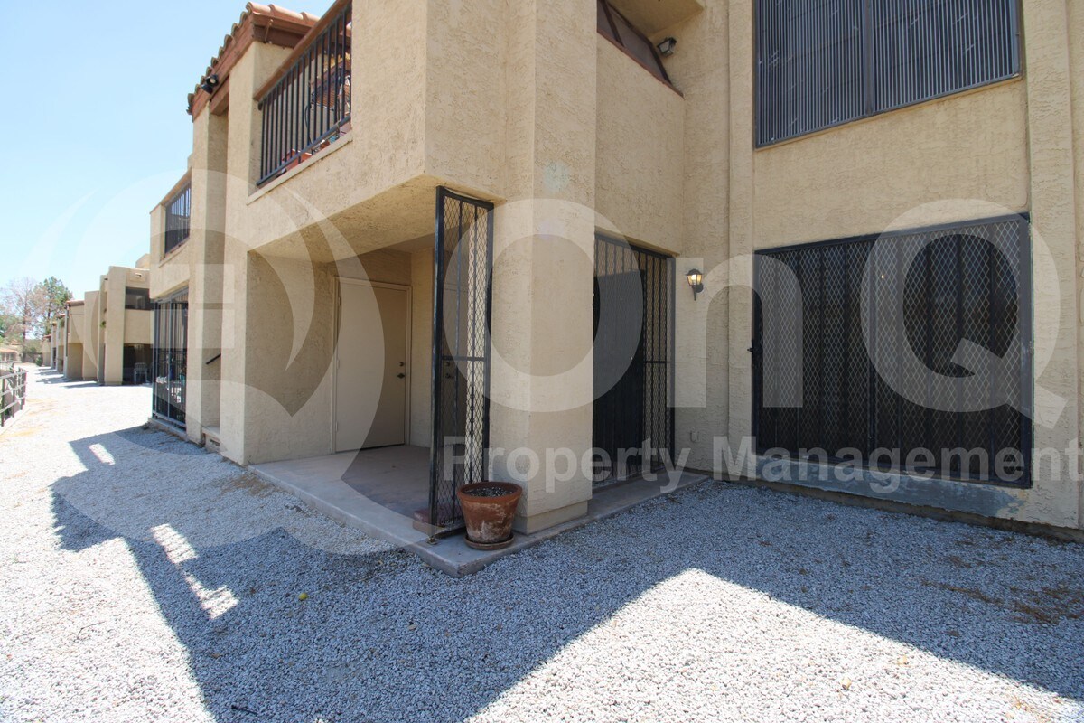 Primary Photo - 8331 N 21st Dr