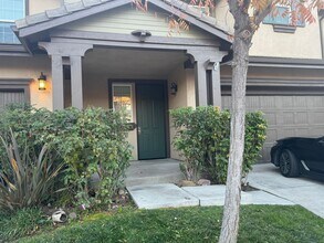 Building Photo - 11809 Cumbre Ct