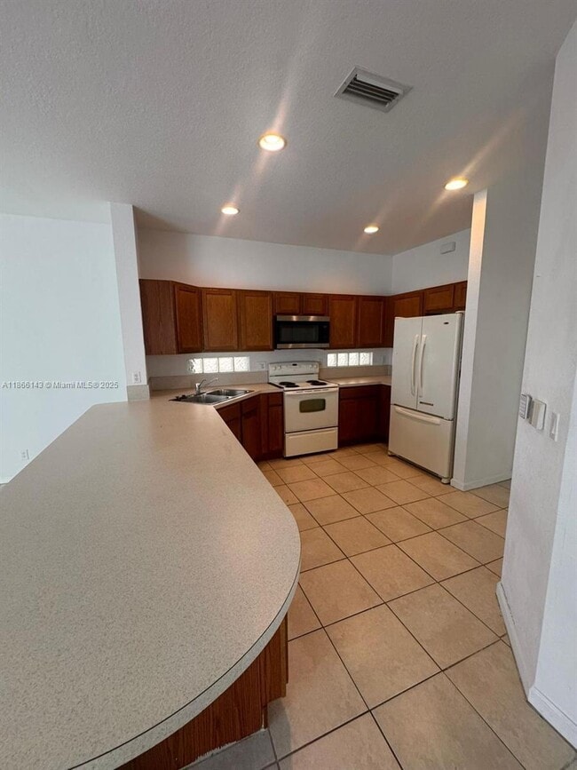 Building Photo - 1309 Alicante Ct
