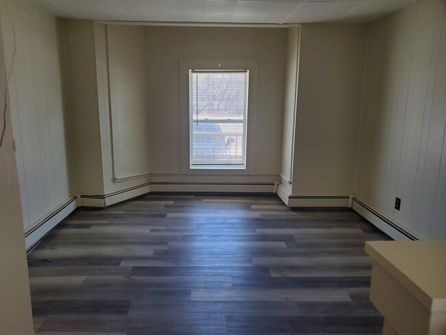 Building Photo - 2733 Dartmouth College Hwy