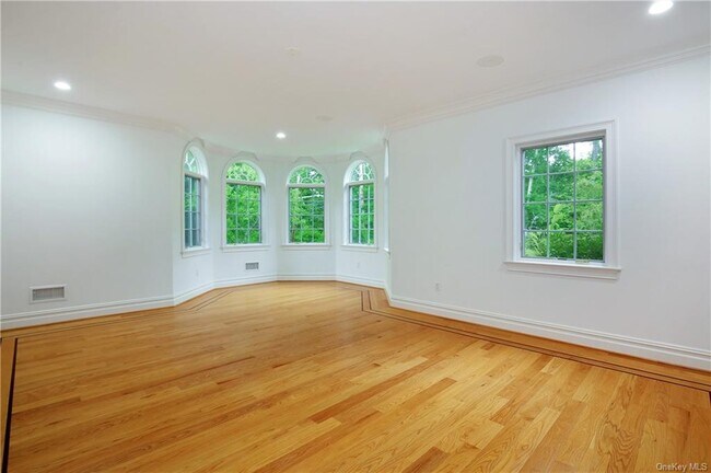 Building Photo - 193 Saxon Woods Rd