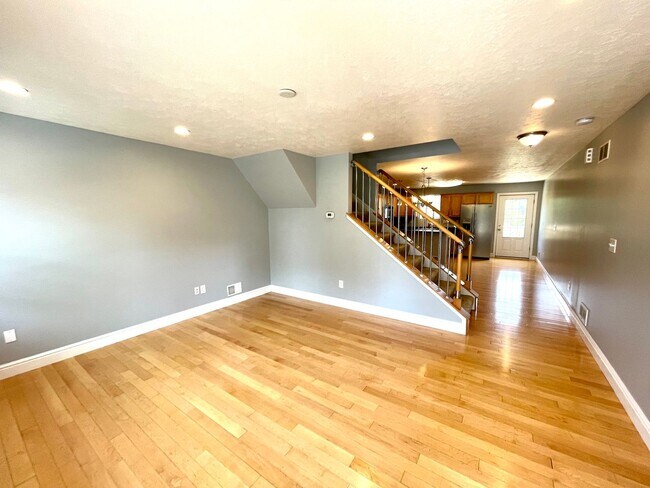 Foto del edificio - Modern 3-Bedroom 3-Bath  Home for Rent in Mt Washington, Pittsburgh, PA