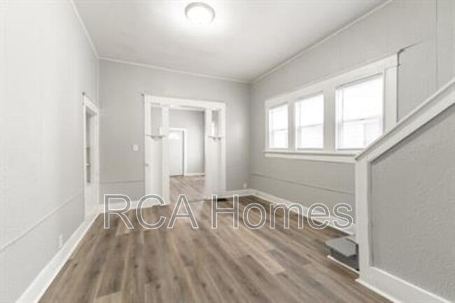 Photo - 2427 N Kenwood Ave House