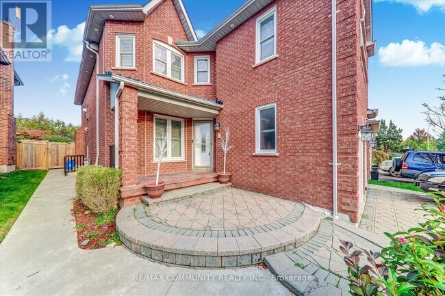 Building Photo - 35 Hartrick Pl