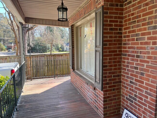 Foto del edificio - 905 Demerius St