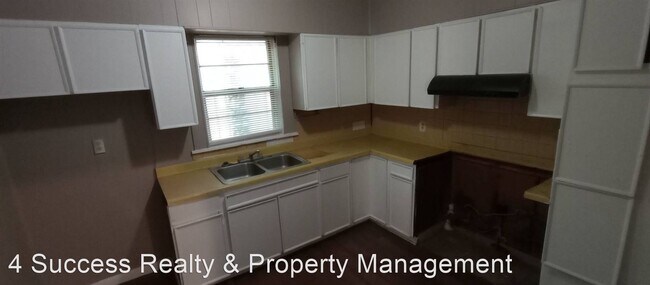 Building Photo - 3 br, 1 bath House - 1551 Victor