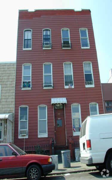Primary Photo - 262 Stagg St