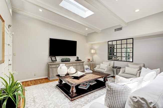 Foto del edificio - 751 W 43rd St