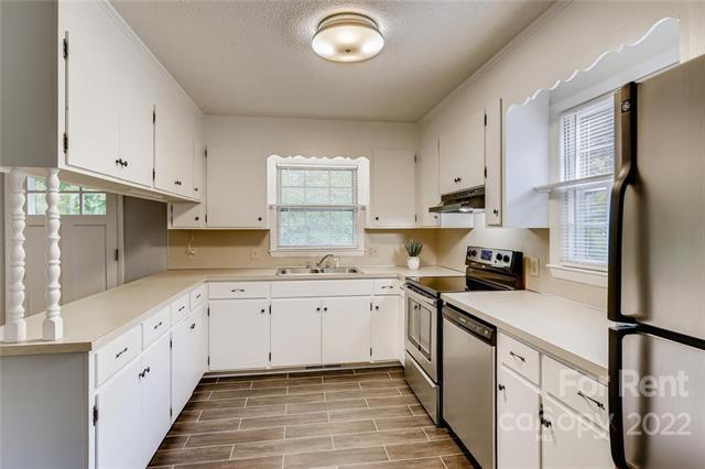 Building Photo - 1411 Forest Park Dr