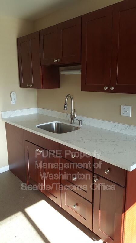 Building Photo - 2215 California Ave SW