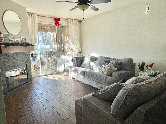 Foto del edificio - 13803 Pinkard Way