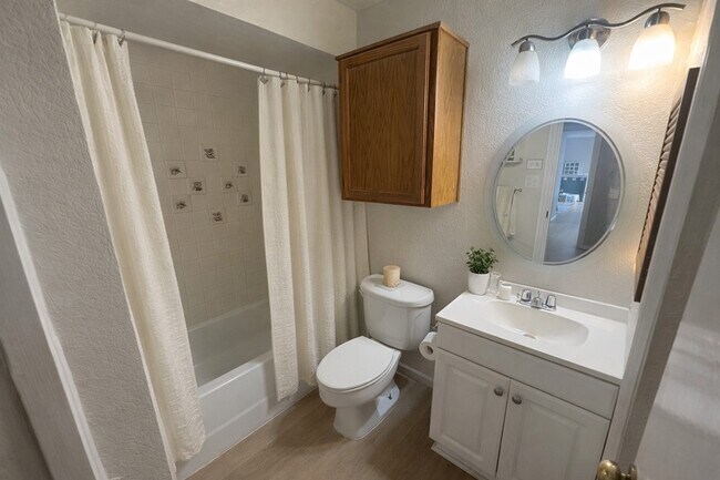 Foto del edificio - 9801 Walnut St