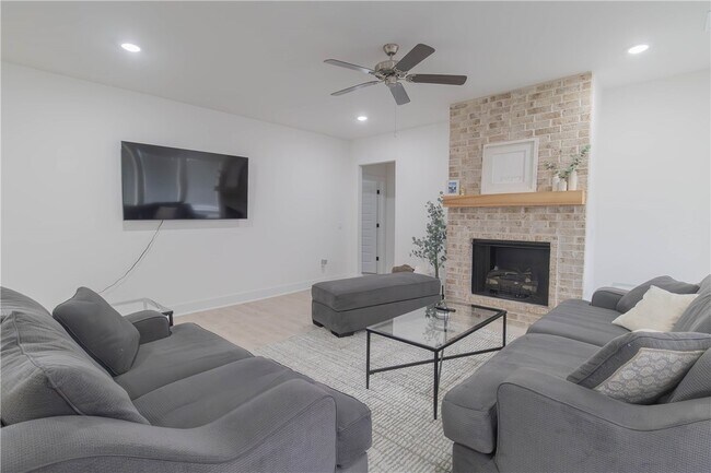 Foto del edificio - 112 S Broyles Ave