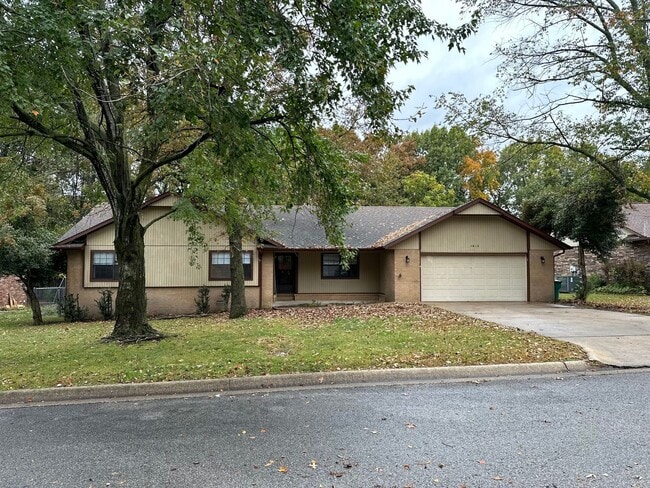 Photo - Available 7/1!  Spacious 3 Bedroom, 2 Full Bathroom Rogers Home in Quiet Neighborhood