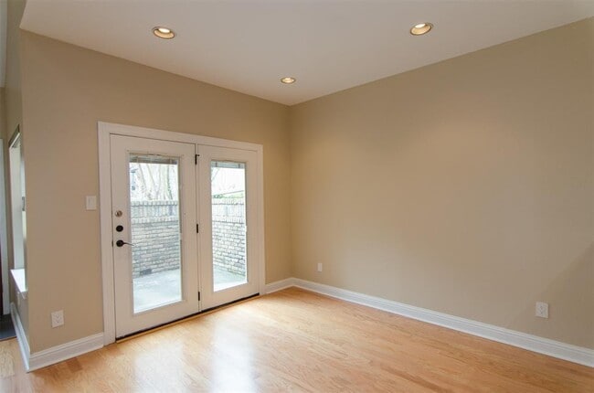 Building Photo - 10819 Crown Colony Dr