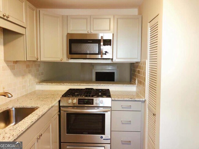 Foto del edificio - 1819 Cumberland Valley Pl SE