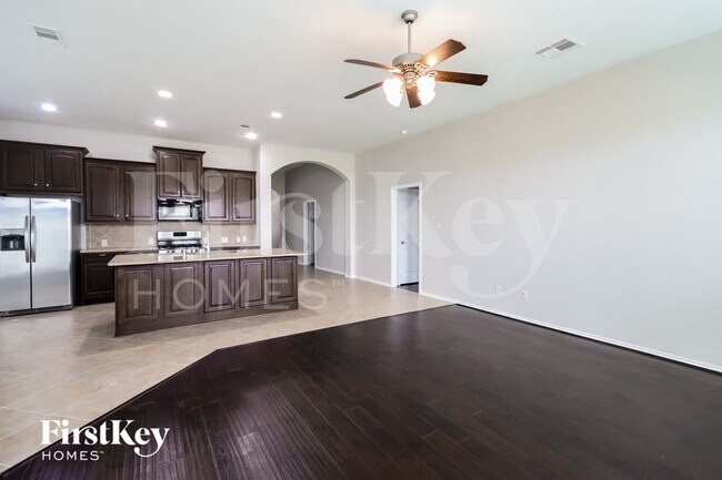 Foto del edificio - 26122 Serenity Oaks Dr