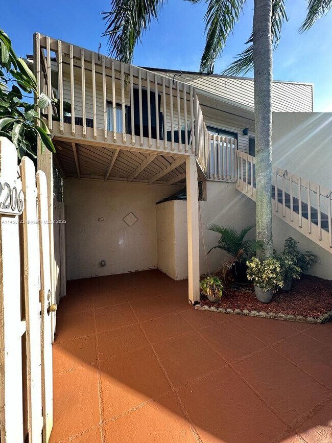 Foto del edificio - 602 Executive Center Dr