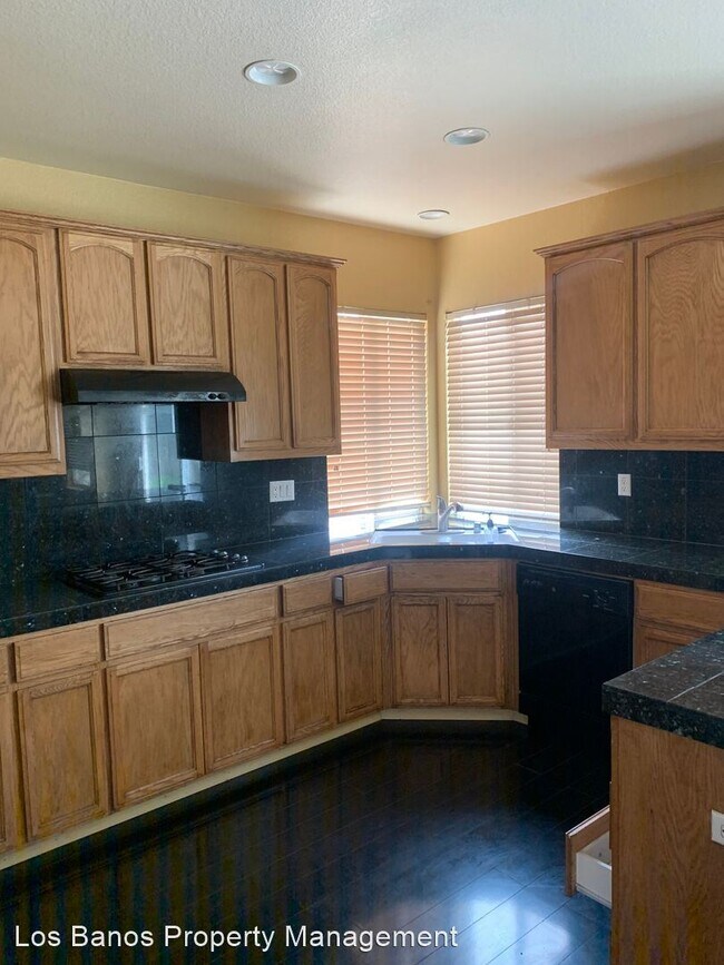 Building Photo - 4 br, 3 bath House - 1667 Hemlock Dr