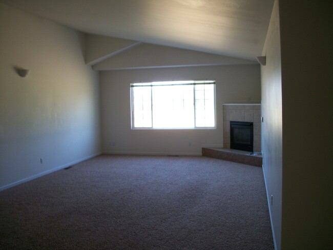 Foto del edificio - 4 Bedroom, 3 Bathroom Spacious Duplex