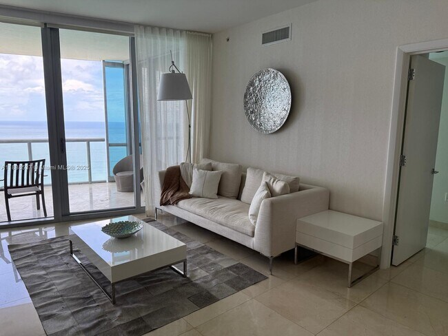 Foto del edificio - 17121 Collins Ave