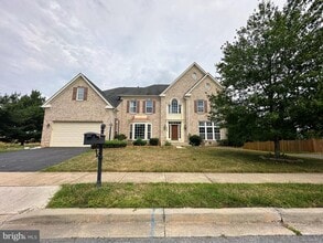 Building Photo - 2150 Chestnut Ln