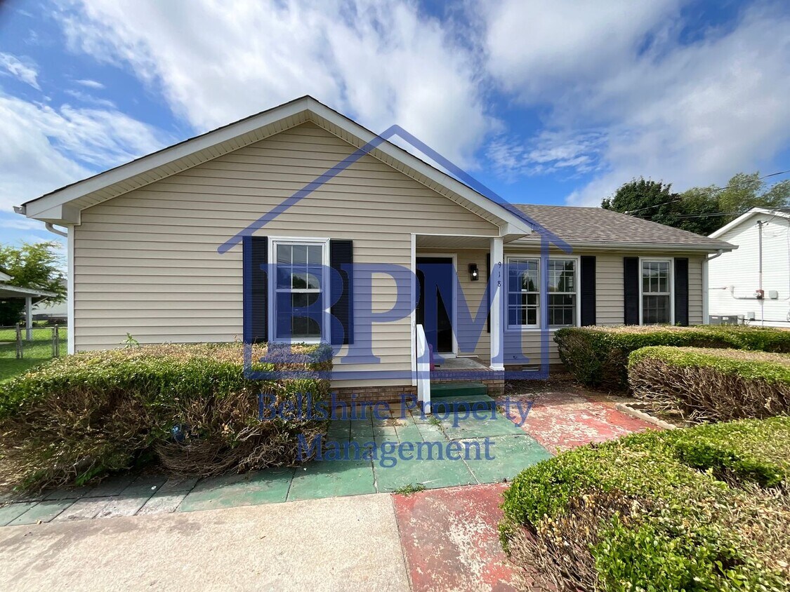 Foto principal - Completely Renovated 3 Bed, 2 Bath Home in...