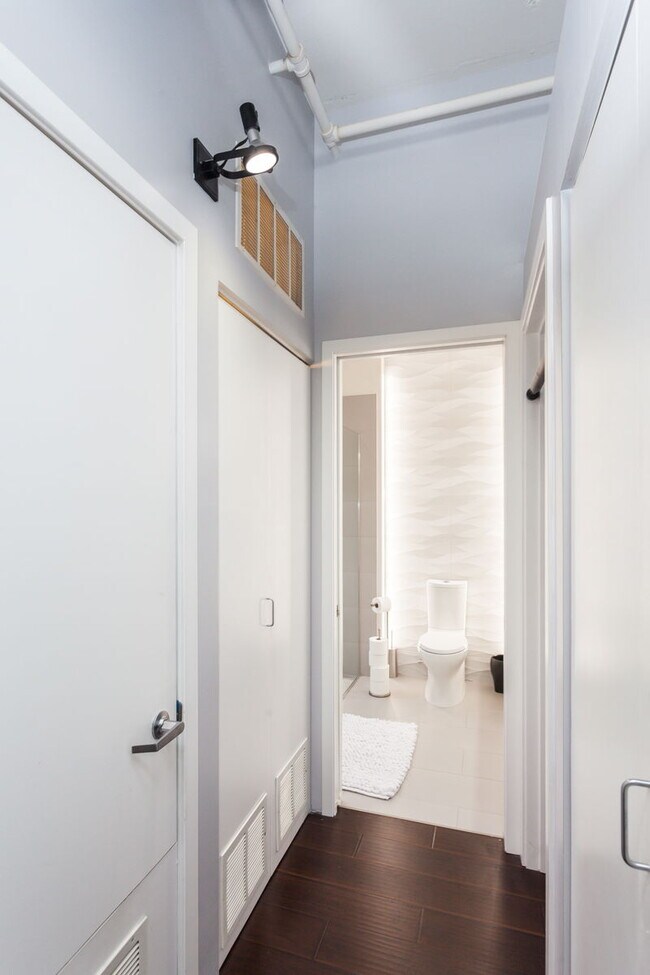 Foto del edificio - 130 S Canal St