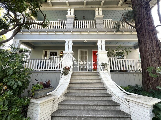 Foto del edificio - Charming 3bd/1ba Sacramento Duplex!