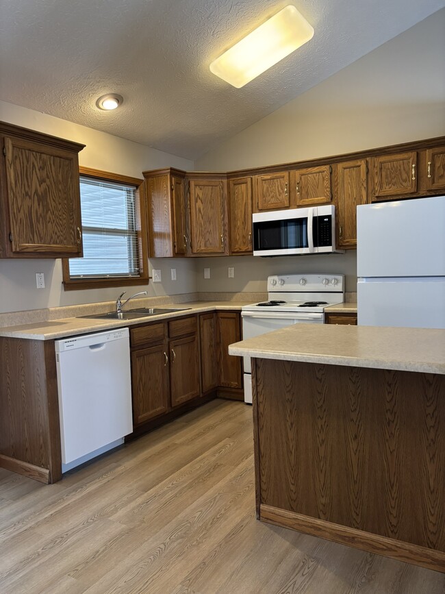 Kitchen - 2101 Fincastle Way