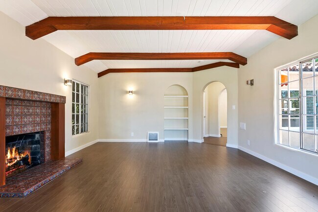Building Photo - 1152 S Point View St